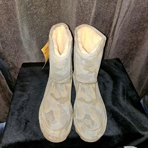 BearPaw Womens Boots.